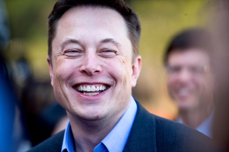Som Elon Musk selv siger: 'Hos Tesla bygger vi ikke langsomme biler'. Foto: Noah Berger/AP