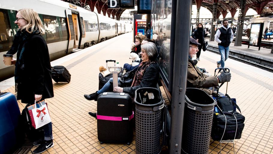 Danske togpassagerer er trætte af at vente forgæves i kulden på stationen - og det bliver ikke bedre af, at det er svært at finde et ordentligt toilet. Foto: Linda Johansen