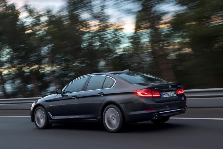 BMW er velkørende, men først og fremmest en imponerende komfortabel bil i den lidt større firmaklasse. Foto: BMW