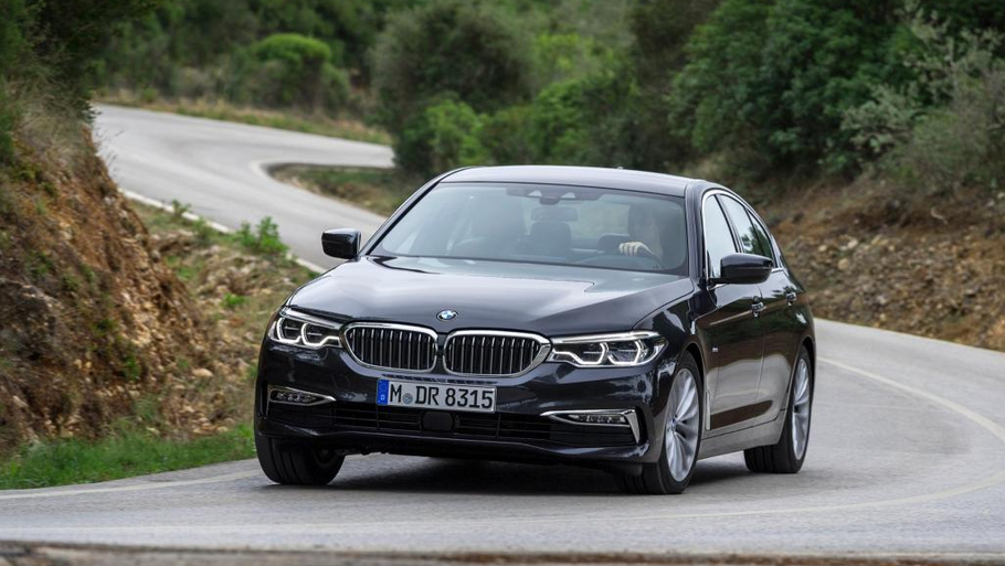 Vi prøver den nye BMW 5-serie under den internationale præsentation ved Lissabon. Konklusionen er, at 5-serien i hvert fald er på niveau med Mercedes E-klasse, hvis ikke bedre. Foto: BMW