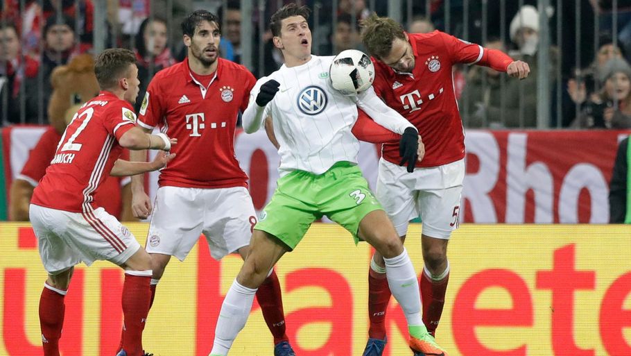 Mario Gomez diskede op med et vaske ægte hattrick - på syv minutter - da Wolfsburg spillede 3-3 med Bayer Leverkusen. Foto: AP