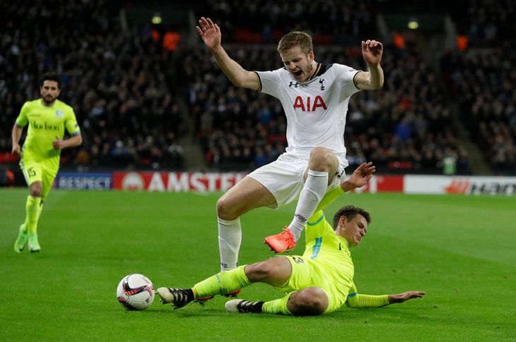 Tottenhams Eric Dier (i hvidt) er fortsat øverst på Manchester Uniteds ønskeseddel. Foto: AP/Matt Dunham