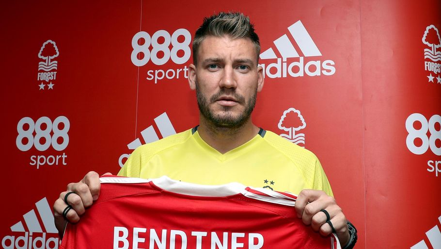 Nicklas Bendtner med Nottingham Forest trøjen. Opholdet blev aldrig en succes. Nu er det sidste chance i Rosenborg. Foto: AP