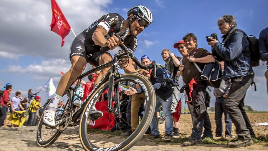 Tom Boonen fotograferet under Paris-Roubaix 2014. Nu er han i gang med sin sidste optræden på brostenene. Foto: All Over Press.