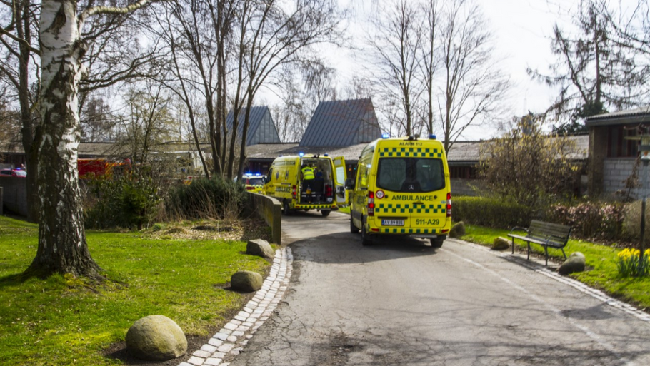 Der kom et højt antal ambulancer til Ringbo i går eftermiddag.
Foto: Ekstra Bladet