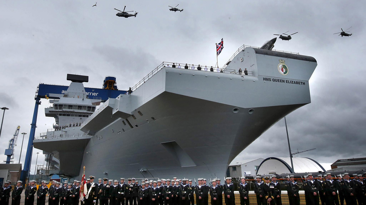 Hangarskibet HMS Queen Elizabeth kunne blive en del af en eventuel væbnet konflikt mod Spanien. Foto: AP