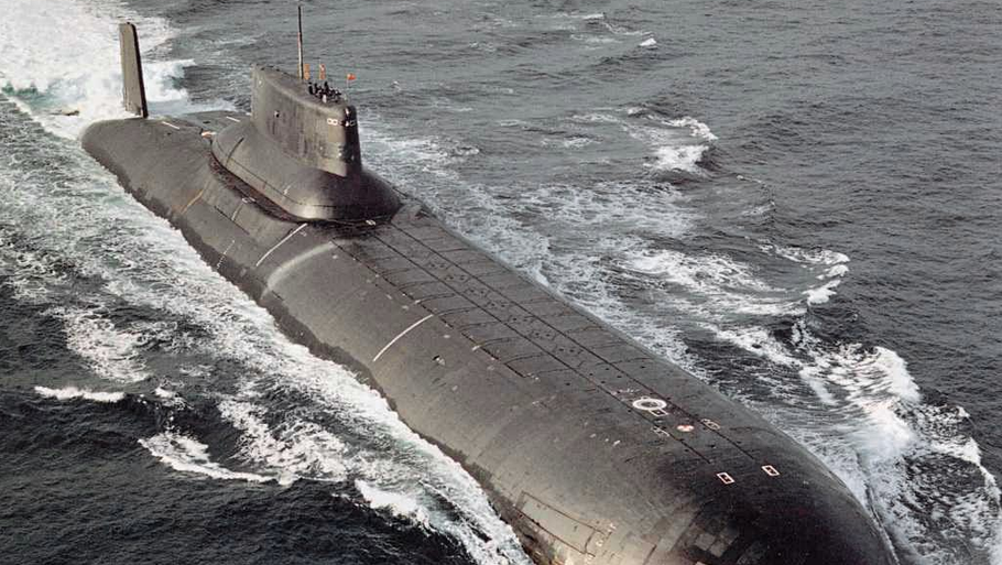 Til sommer lægger Putins ældgamle atomubåd TK-200 vejen forbi Danmark. Den gamle ubåd vækker dog bekymring. (Foto Creative Commons)