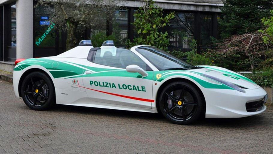 Sådan ser en Ferrari 458 Spider ud i politiudgaven, som politiet i Milano nu råder over. Foto: Marazzi