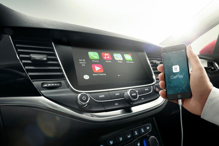 Opel har fået godt fat med den nye Astra, som har storskærm hvor Apple CarPlay og Android Auto er mulige fra mellemniveauet Enjoy. Foto: Opel 