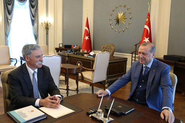 Chase Carey og Erdoğan mødtes tirsdag for at diskutere mulighederne. Foto: Turkey PM Press&Info