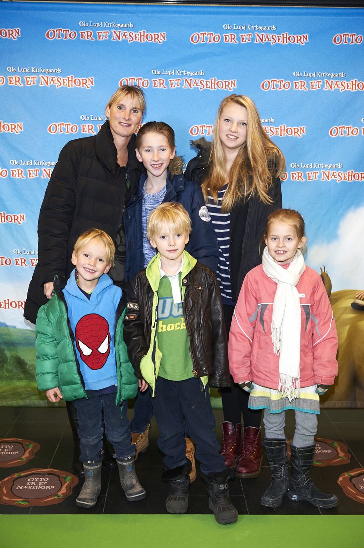 Camilla og børnene samt en veninde til premiere i 2013. Foto: All Over