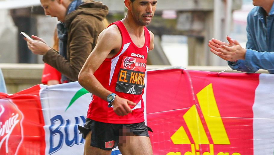 Abelhadi El Harti krydser målstregen ved London Maraton.  Foto: PRIME MEDIA IMAGES