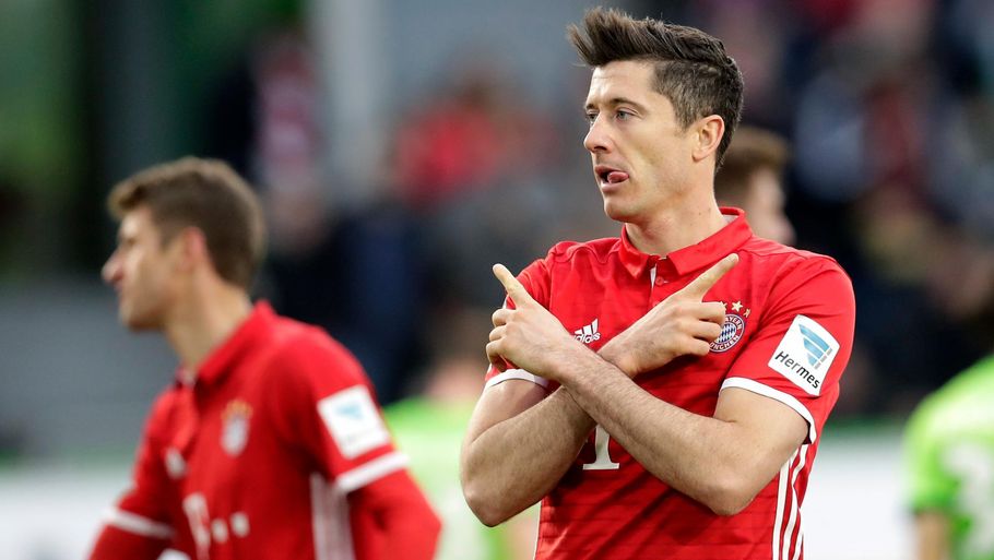 Robert Lewandowski scorede to mål og er nu noteret for 28 i denne sæson i Bundesligaen. Foto: AP/Michael Sohn