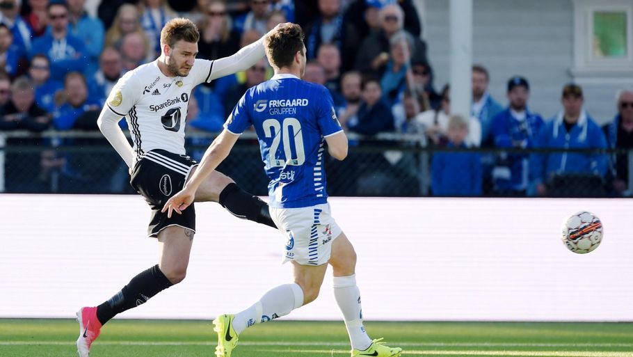 Her scorer Nicklas Bendtner for Rosenborg. Foto: Digitalsport
