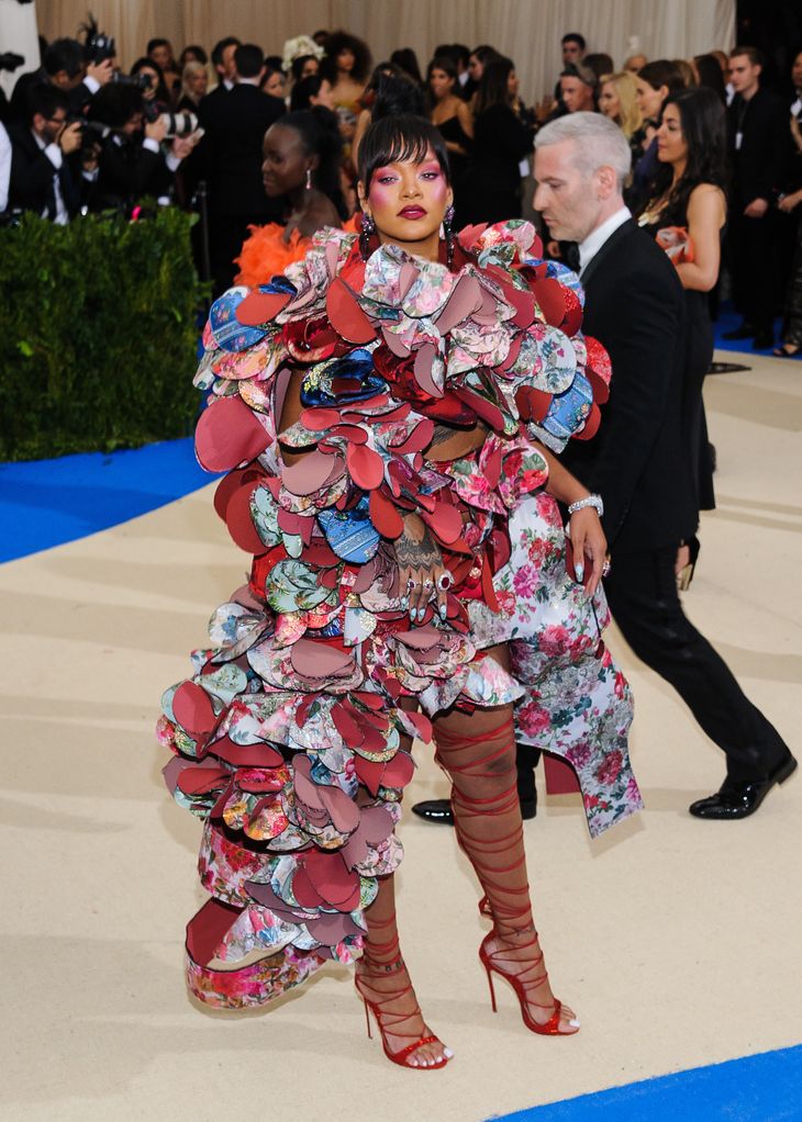 Popstjernen Rihanna mødte også op i et noget opsigtsvækkende outfit. Foto: All Over Press 