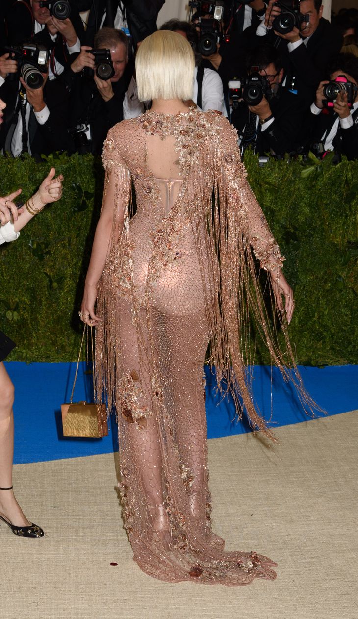 Endnu en Kardashian-søster med en flot tætsiddende kjole Foto: All Over Press