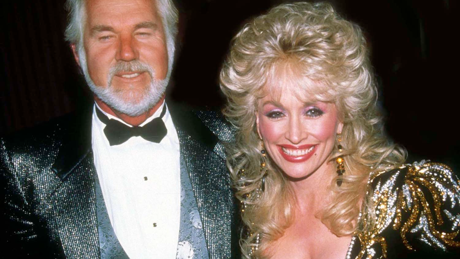 Dolly Parton med sin mangeårige ven Kenny Rogers. Foto: All Over