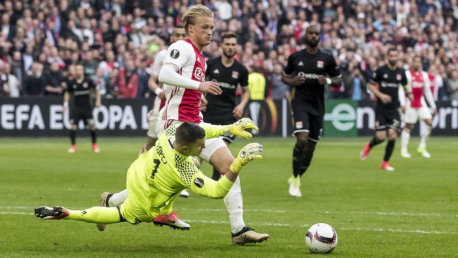 Kasper Dolberg nettede i Ajax' 4-1-sejr over Lyon, og det var nok til en plads på rundens hold i Europa League. Foto: All Over Press