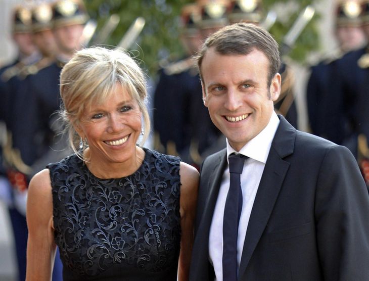 Macron med hustruen Brigitte. FOTO: AP