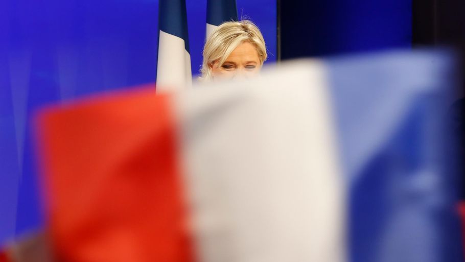 Marine Le Pen har store planer for sit parti. Her ses hun hos tilhængerne i aftes Foto: AP