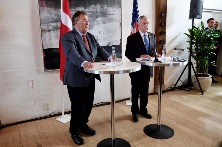Mattis og Hjort under dagens pressemøde. Foto: Tariq Mikkel Khan/POLFOTO