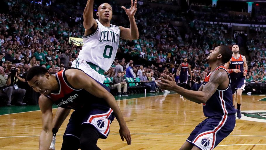 Boston Celtics er tættere på conferencefinalen mod Cleveland Cavaliers efter en sejr i kamp fem over Washington Wizards. Foto: AP/Charles Krupa.