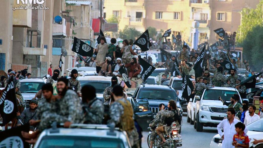 På propaganda-billedet fra Islamisk Stat ser man her krigerne turnere i Raqqa i Syrien i juni 2014. Foto: The Raqqa Media Center of the Islamic State group