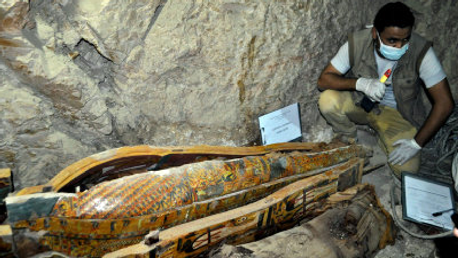 Billedet her er taget i april, hvor man fandt en anden sarkofag med mumier i Egypten ved Luxor. Nu er der fundet 17 andre. Foto: Ritzau/Aa/Abaca