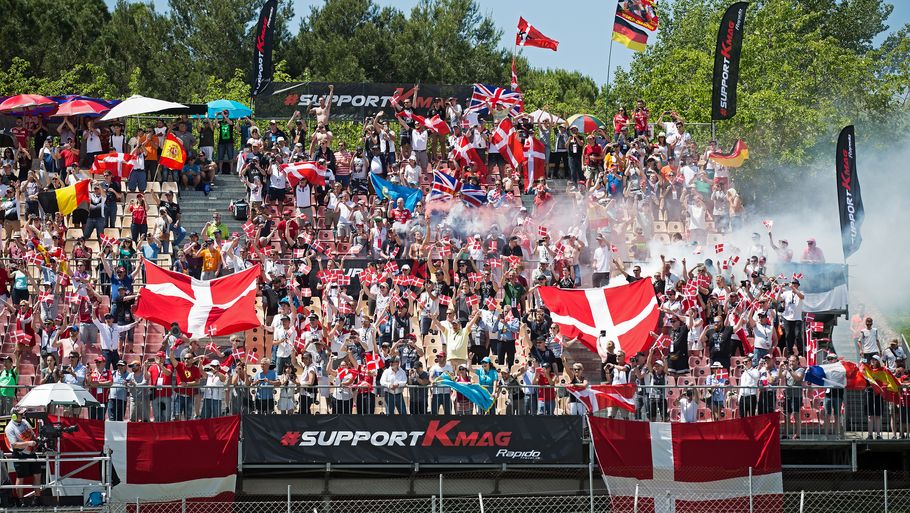 500 danskere var søndag i Barcelona for at støtte Kevin Magnussen. Foto: Jan Sommer