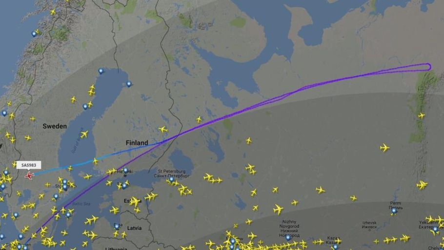 SAS-flyet var nået et godt stykke ind over Rusland, da defekte toiletter tvang passagerflyet til at vende om. (Flightradar24)