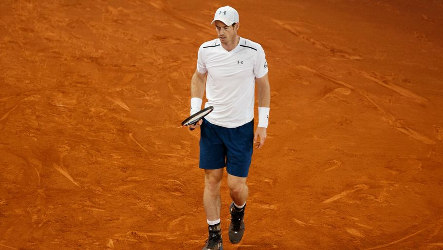 Andy Murray var chanceløs i sin kamp mod italienske Fabio Fognini i Rom Masters. Foto: AP/Daniel Ochoa de Olza.