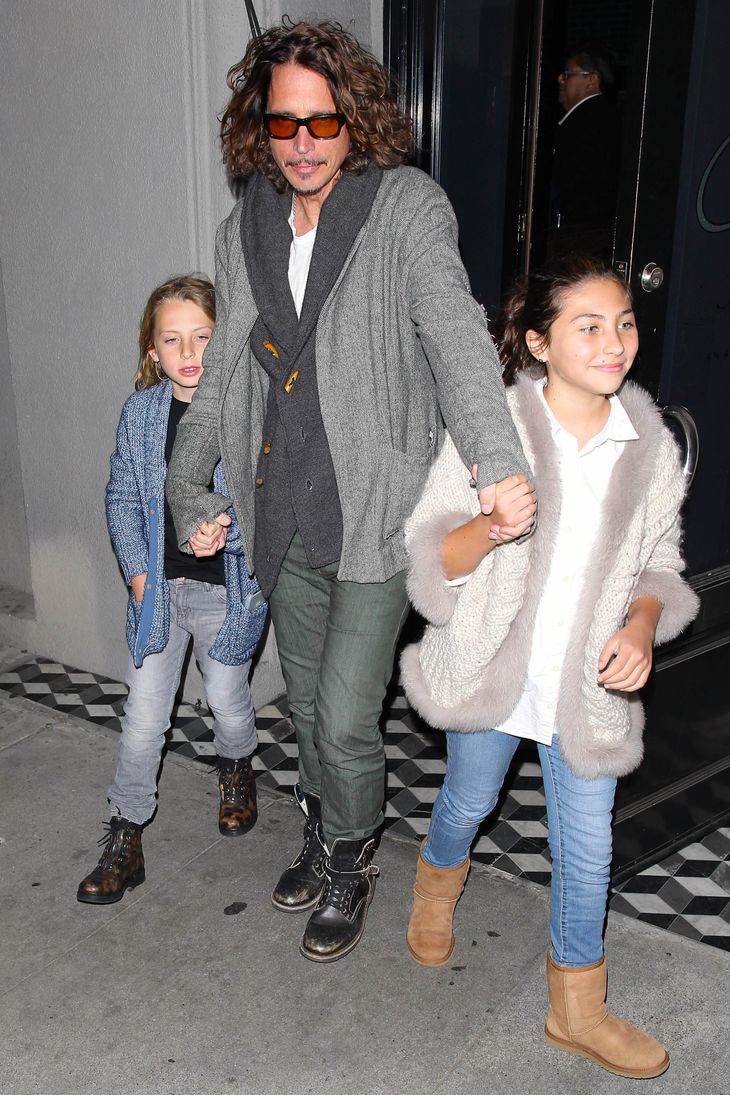 Chris Cornell med døtrene Toni and Lil. Foto: All Over Press