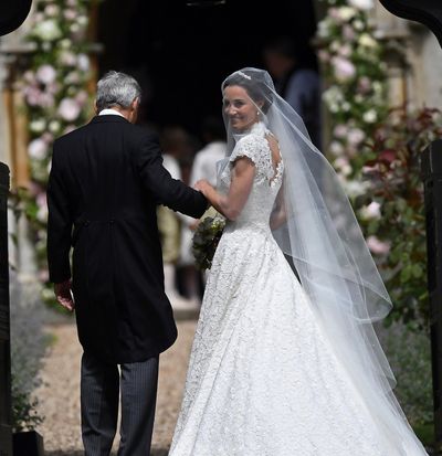 Hele kongefamilien til bryllup, men... var Meghan Markle? – Ekstra Bladet