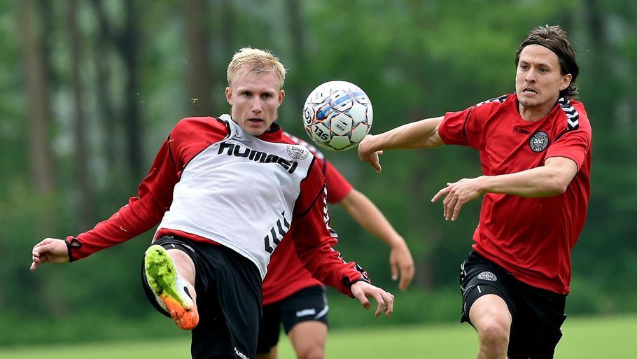 Frederik Sørensen (tv.) er eftertragtet i Italien, men 1. FC Köln kommer ikke til at slippe den danske forsvarer. Foto: ritzau/Lars Poulsen