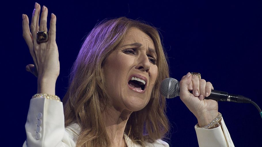 49-årige Céline Dion mindedes sin afdøde husbond, René Angélil, under turnépremieren. Arkivfoto: All Over