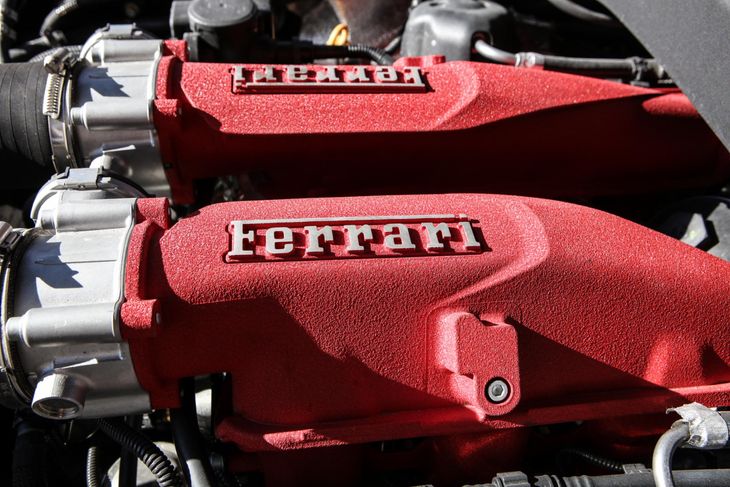 GTC4 Lusso kom i første omgang med Ferraris klassiske V12' er, men med V8-turbomotor savner man nu heller ikke kræfter. Foto: Ferrari
