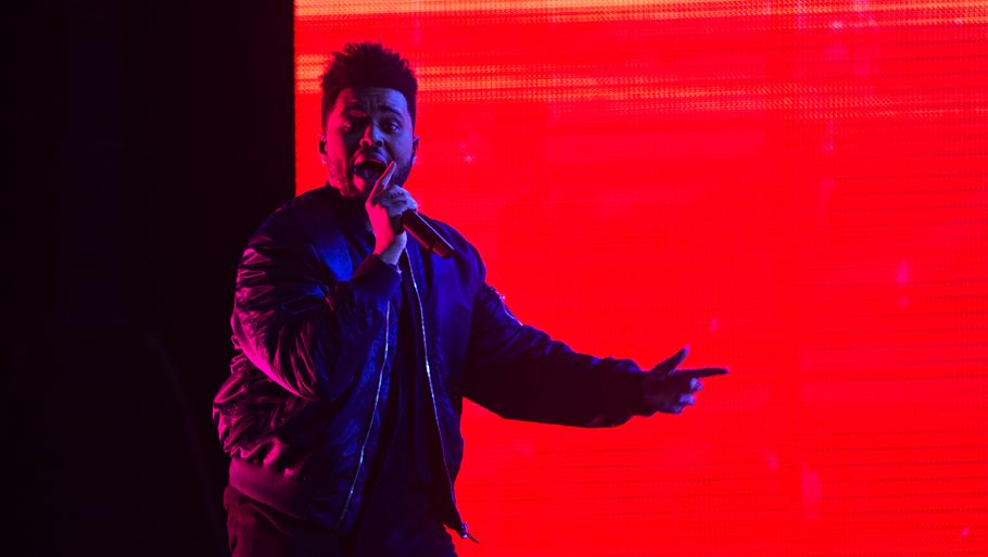 The Weeknd startede klokken 22.06, og canadieren sluttede allerede 23.13. The Weeknd får tre ud af seks stjerner. Foto: /ritzau/Tobias Nicolai