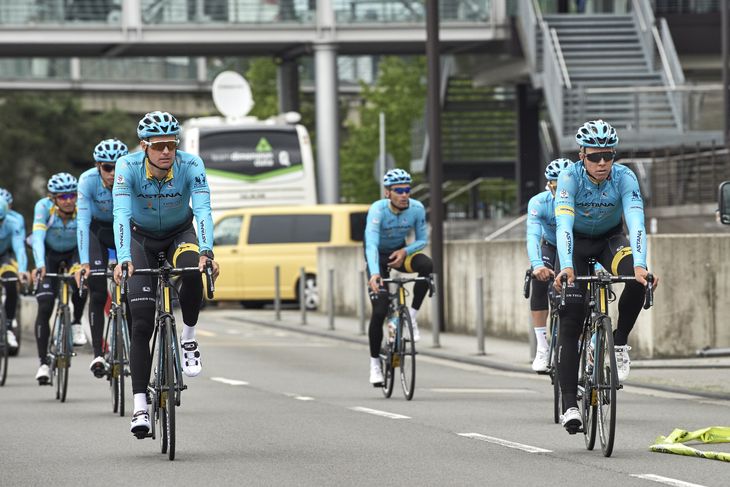 Astana på træningstur før årets Tour de France. Foto: Claus Bonnerup