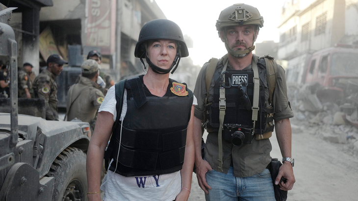 Ekstra Bladets journalist og fotograf i Mosul, Thea Pedersen og Rasmus Flindt-Pedersen.