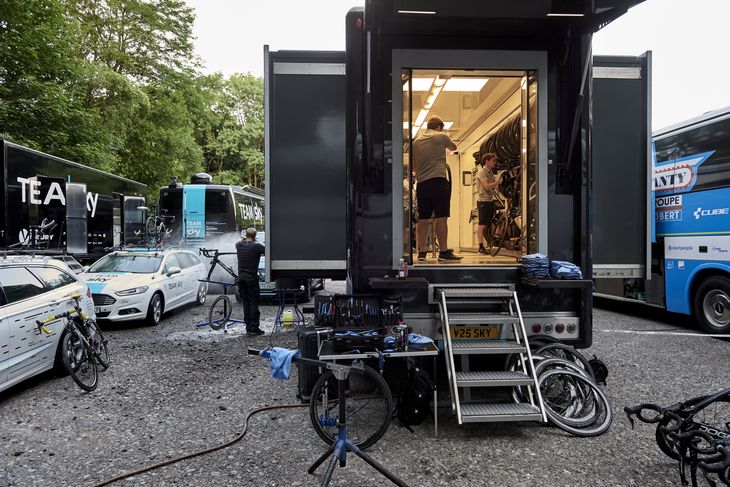 Team Skys mobile værksted sikrer mekanikerne mulighed for at arbejde i al slags vejr og på alle tider af døgnet. Foto: Claus Bonnerup.