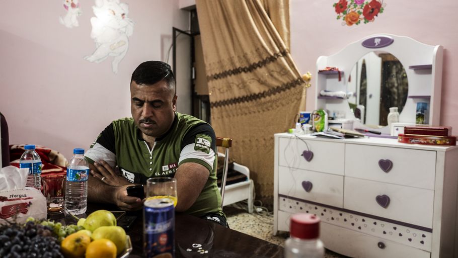 I en tidligere IS-villa i Mosul har soldaterne fra Golden Division, Diyala-enheden, slået sig ned. Major Qusay har derfor indrettet børneværelset til sit private kontor. Foto: Rasmus Flindt-Pedersen