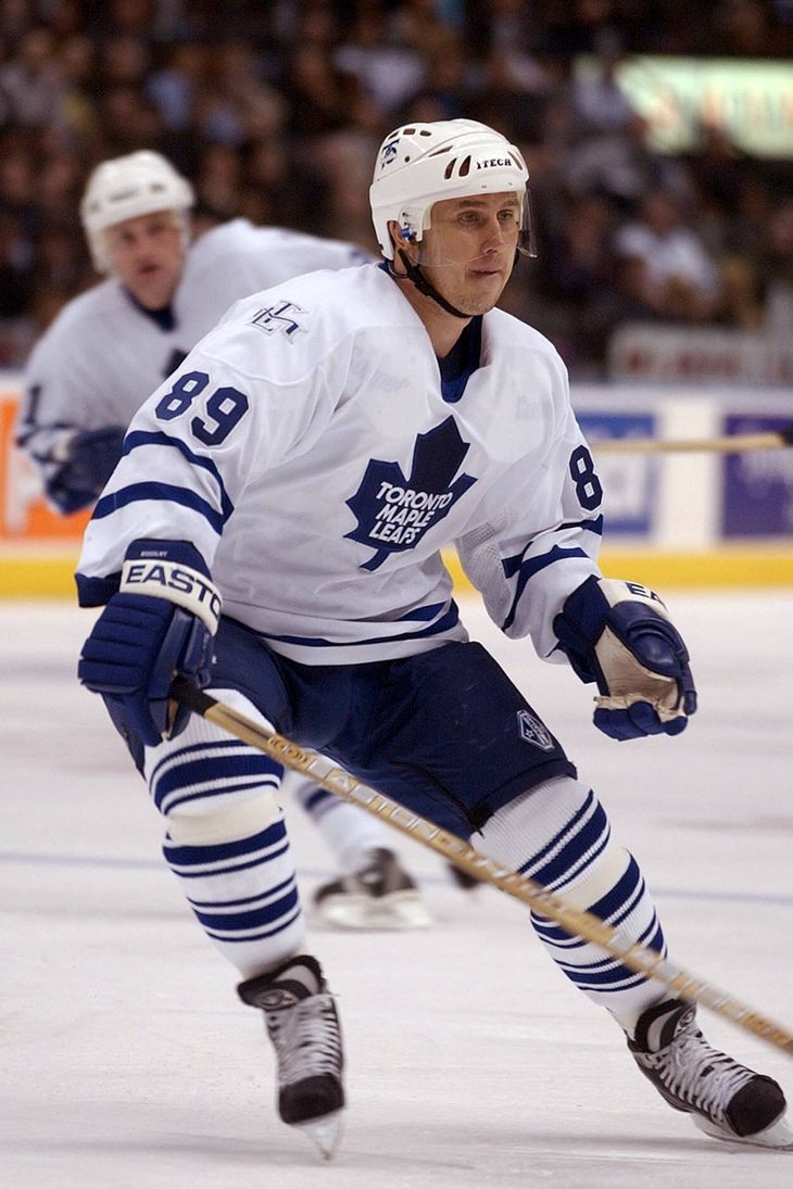 Mogilny nåede at spille for Buffalo Sabres, Vancouver Canucks, Toronto Maple Leafs og New Jersey Devils i NHL-årene. Her er han fanget i Toronto-tiden. Foto: AP