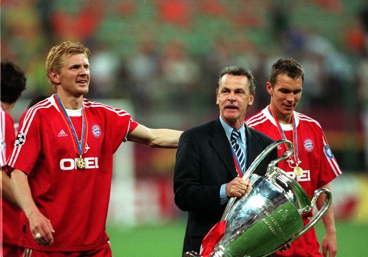 Fire år senere gjorde han det igen - denne gang med Bayern München. Her flankeret af Stefan Effenberg og Patrik Andersson. (Foto: All Over Press)