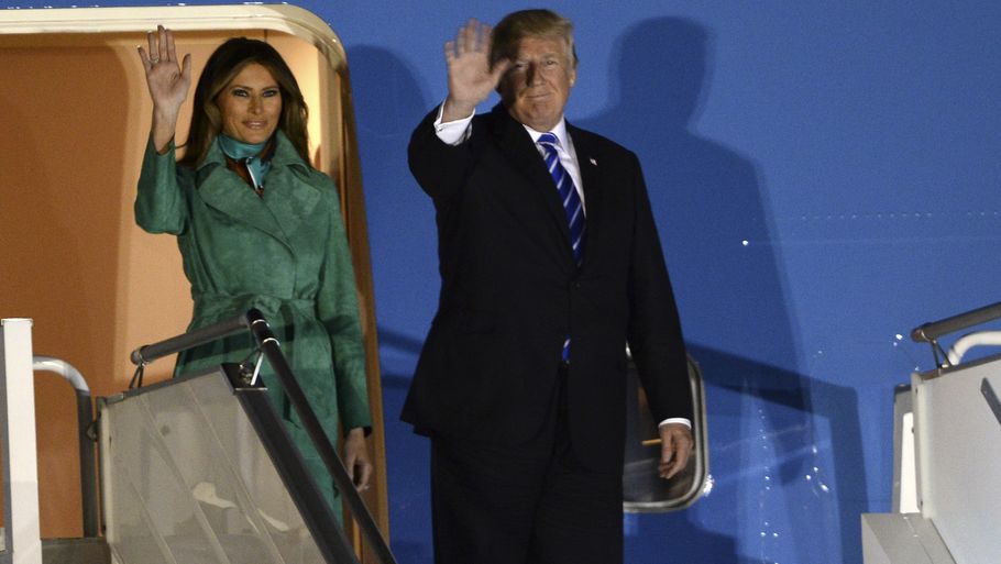 Det amerikanske førstepar, Donald og Melania Trump, er landet i Warsawa i Polen. (Foto: AP)