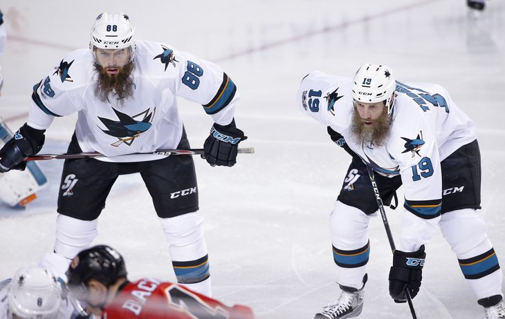 De langskæggede ishockey-stjerner Brent Burns og Joe Thornton. (Foto: AP)