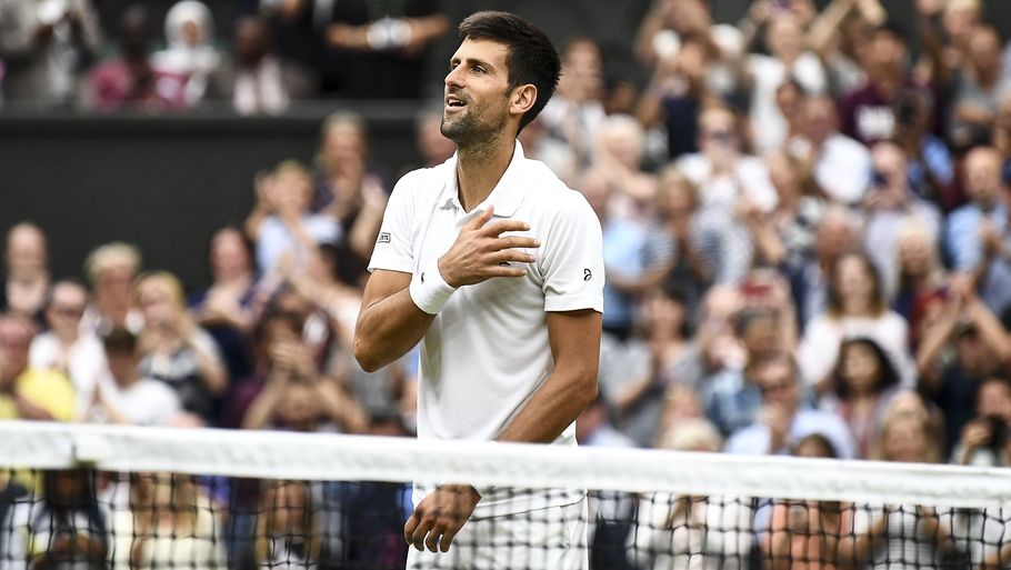 Novak Djokovic er klar til kvartfinalen ved Wimbledon efter en sejr i tre sæt over Adrian Mannarino. Foto: All Over Press
