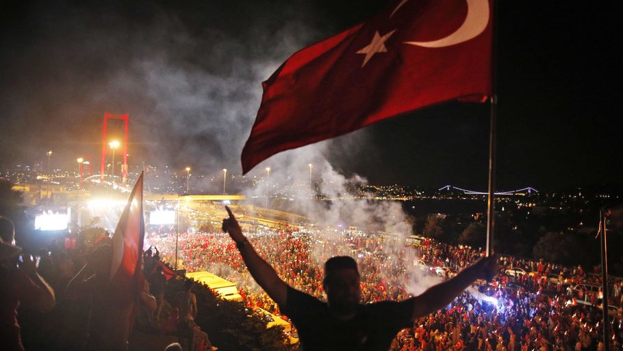 Efter det nedslåede kupforsøg, har Tyrkiet strammet grebet om politiske kritikere. Foto: AP