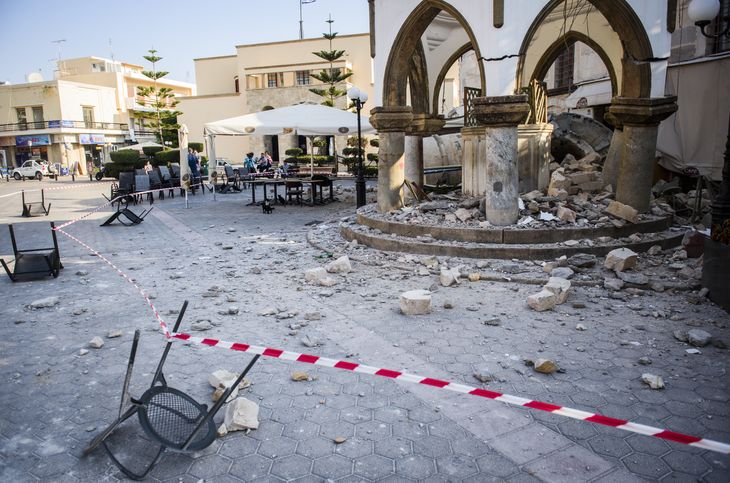 Den lokale moske blev smadret under jordskælvet. Foto: Jonas Olufson