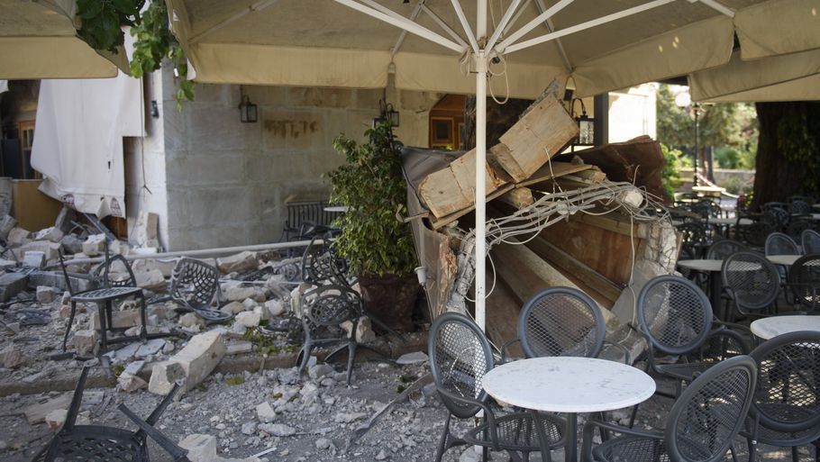 Kraftige efterskælv har lørdag aften ramt den græske ø Kos. Billedet her er taget, efter det første jordskælv ramte. Foto: Jonas Olufson
