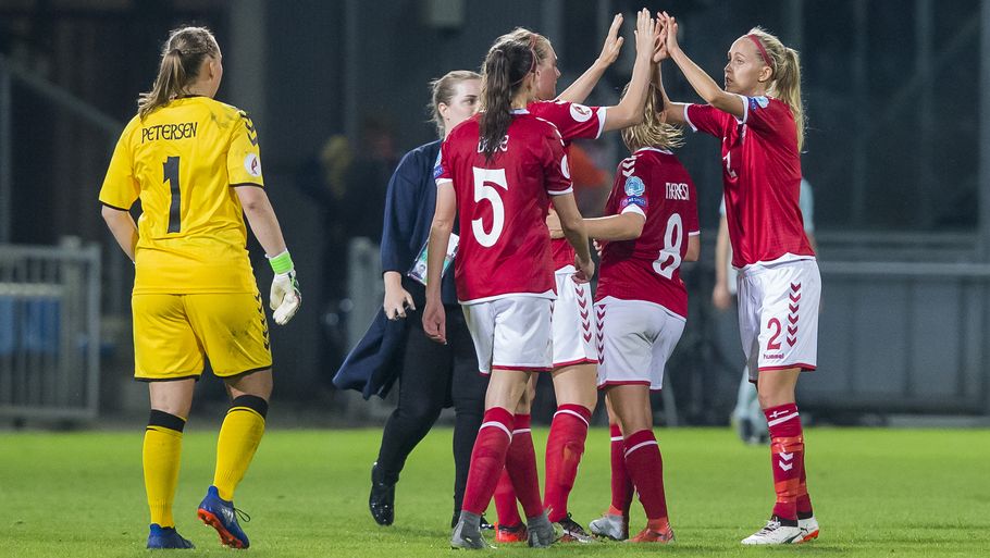 Meget skal gå op i en højre enhed, hvis Danmark skal kunne juble over en plads i kvartfinalen. Foto: Erik Pasman
